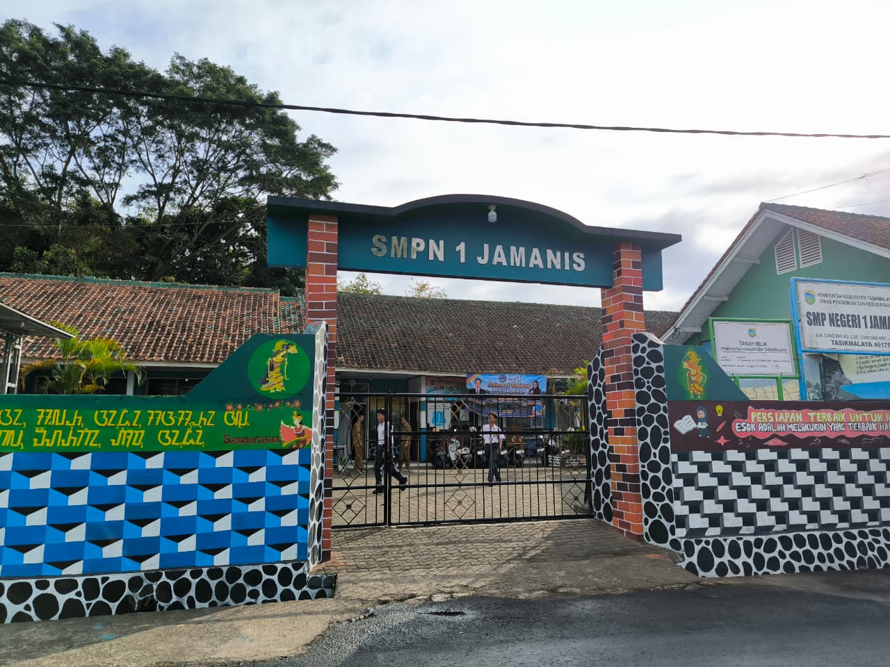 Gerbang Sekolah